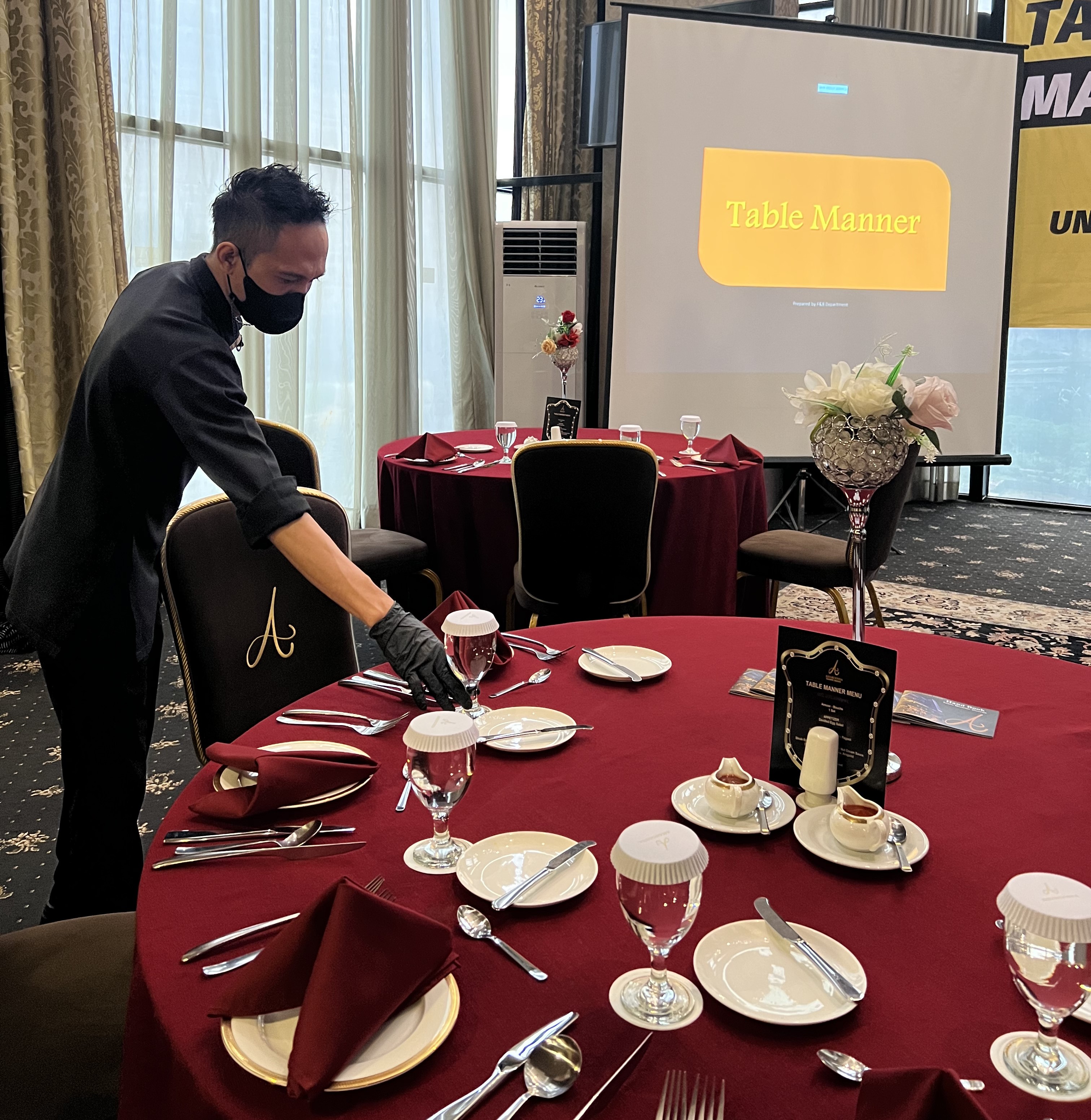 Pelatihan Table Manner di Hotel Amaroosa Grande Bekasi