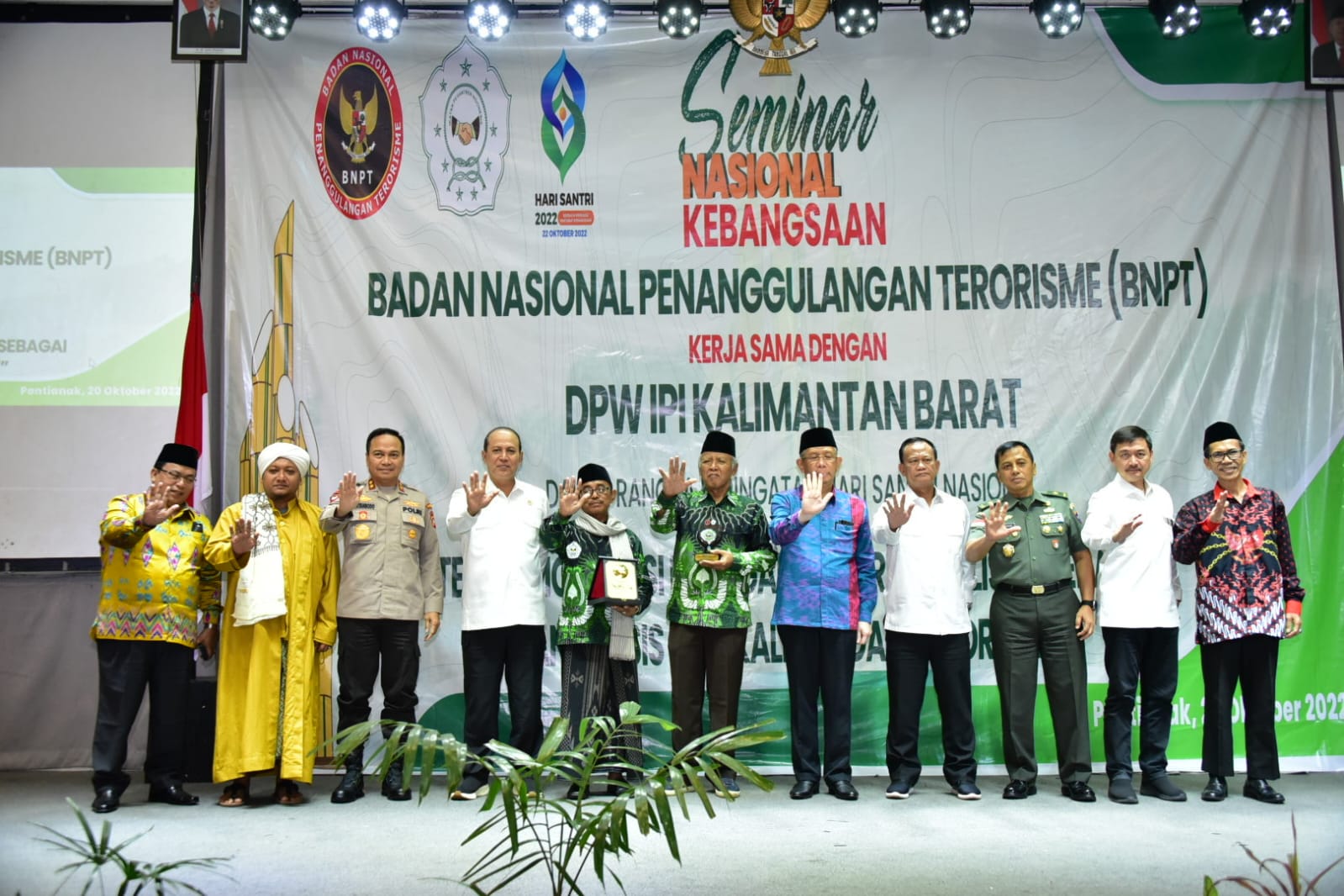  Seminar Nasional Kebangsaan bertema 'Moderasi beragama: Deradikalisme Sebagai Anti Tesis Radikalisme dan Terorisme' 