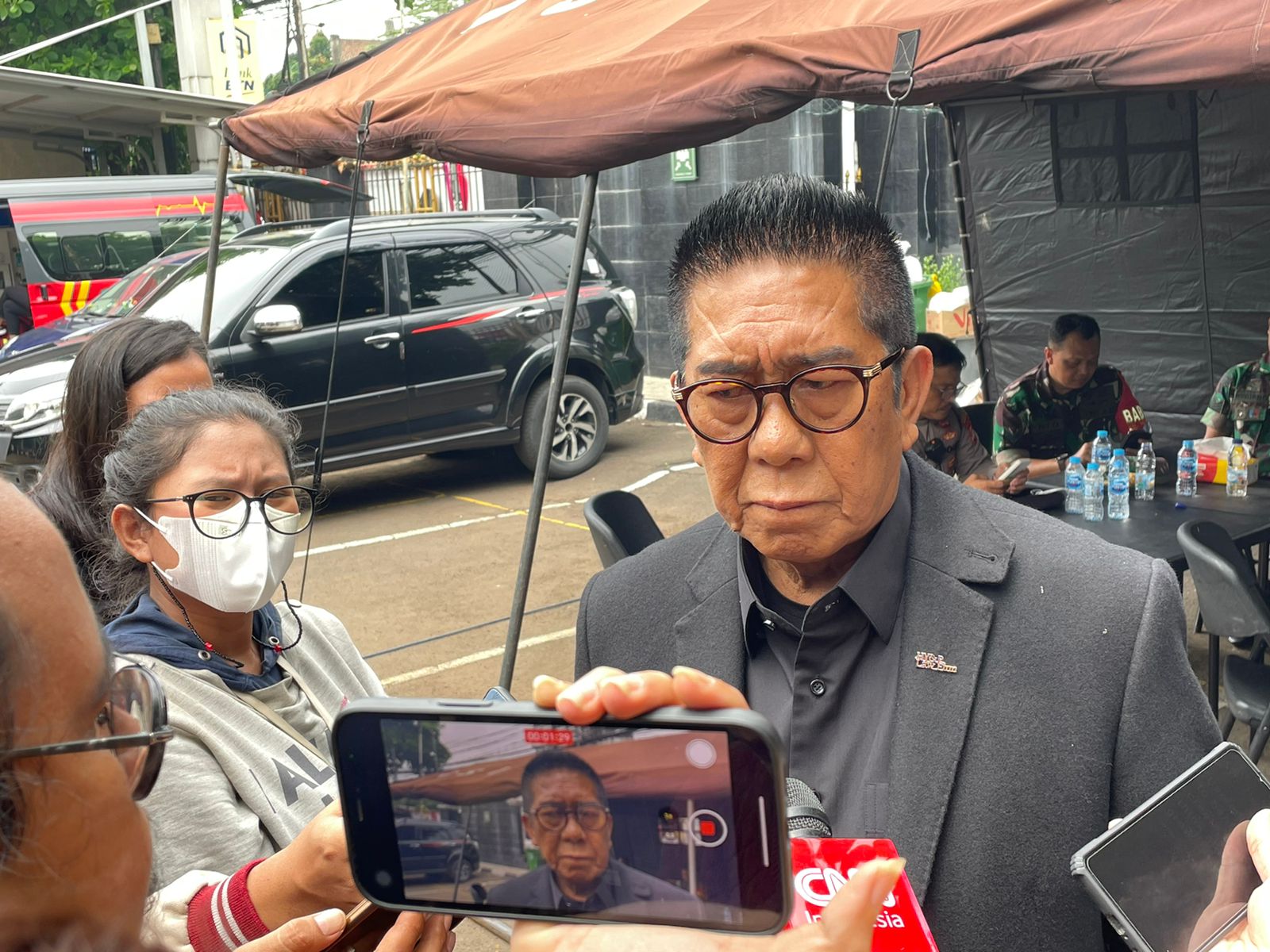 Ketua Granat Henry Yosodiningrat yang menjadi kuasa hukum Irjen Teddy Minahasa