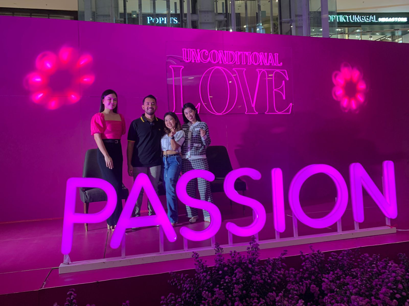Passion Jewelry menggelar pameran tunggal dengan tema “Unconditional Love” di Central Park Mall Jakarta.