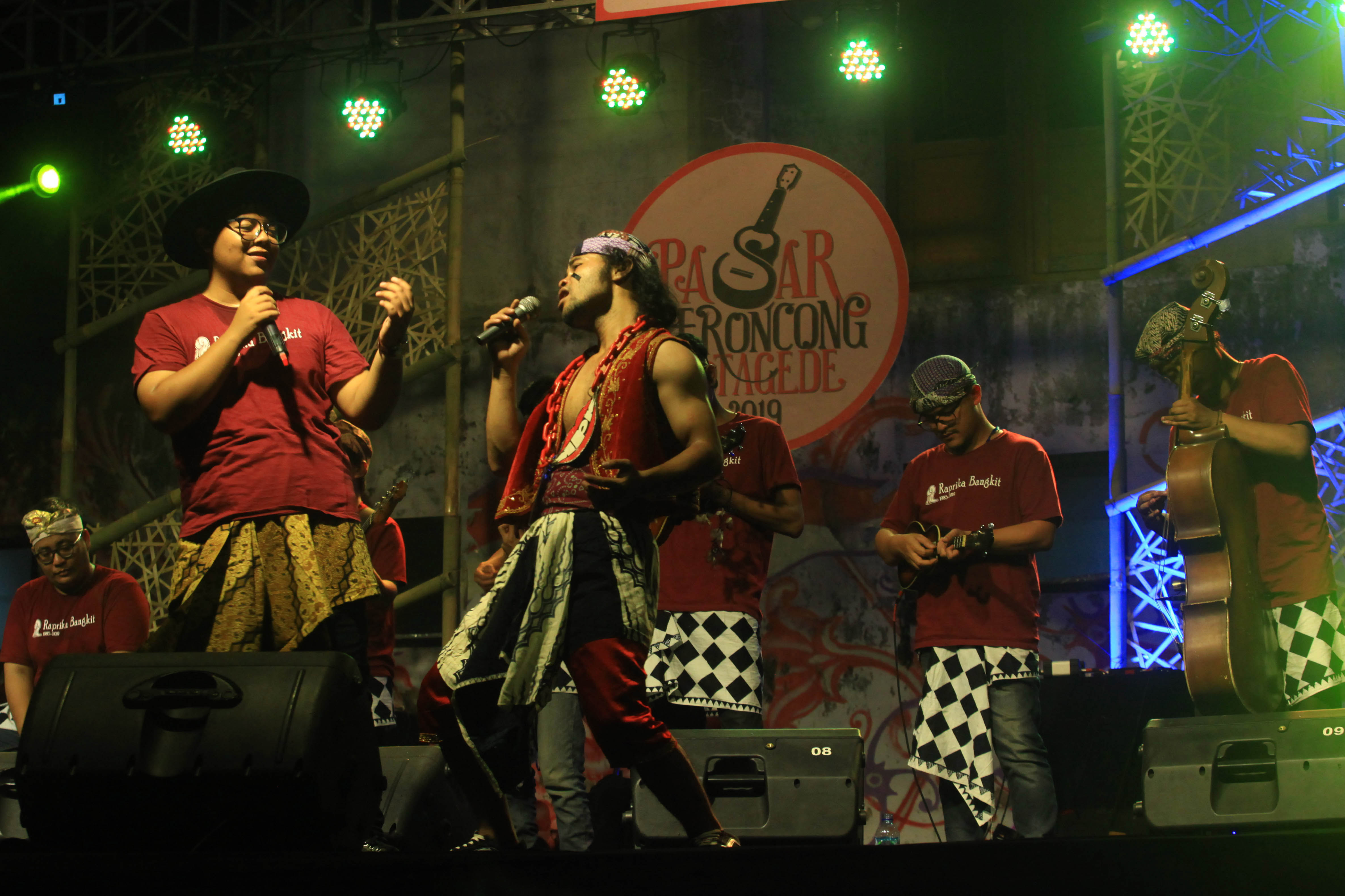 Ilustrasi: Musisi yang tergabung dalam Keroncong Pemuda Kekinian beraksi