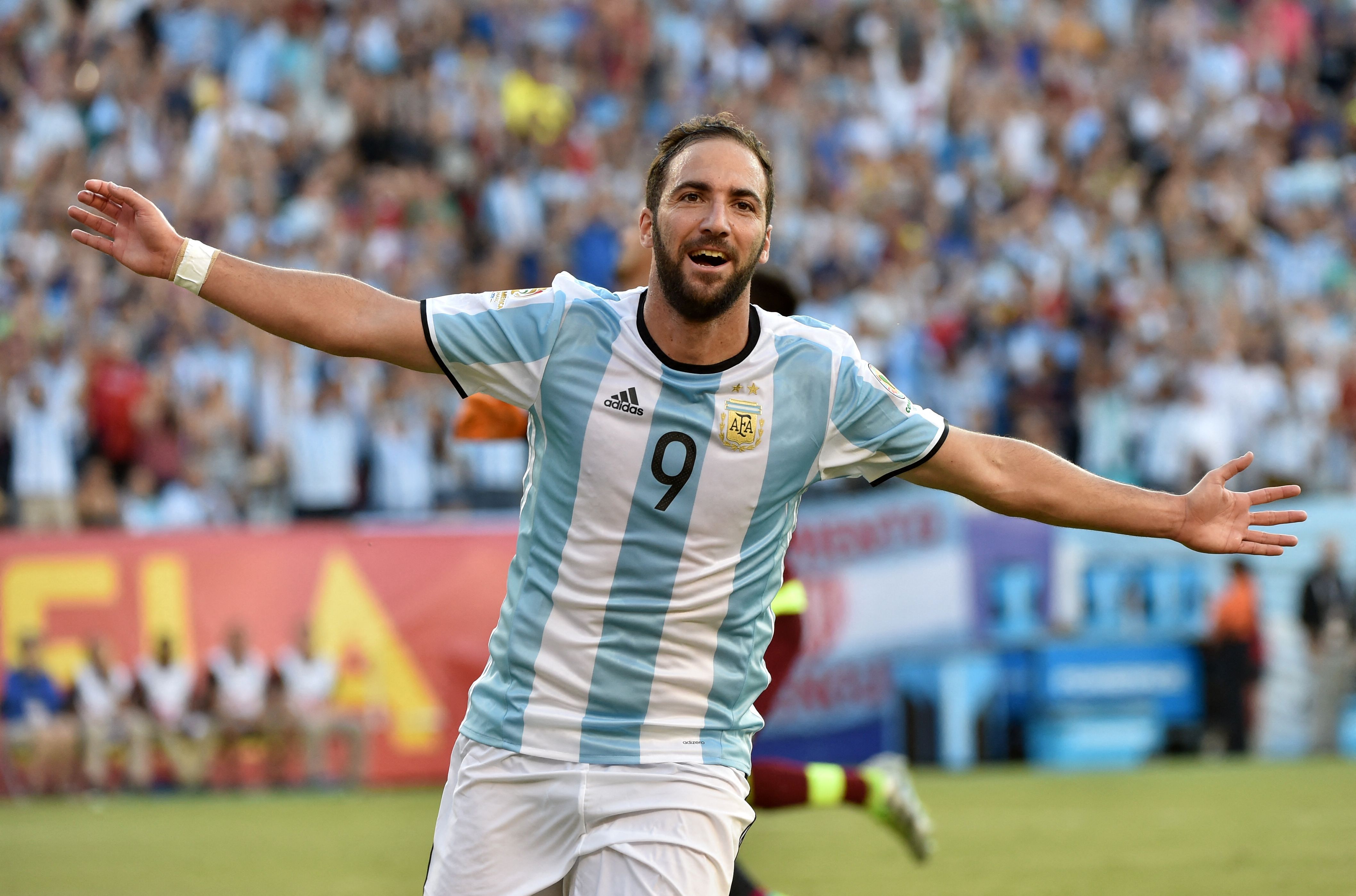 Penyerang Argentina Gonzalo Higuain
