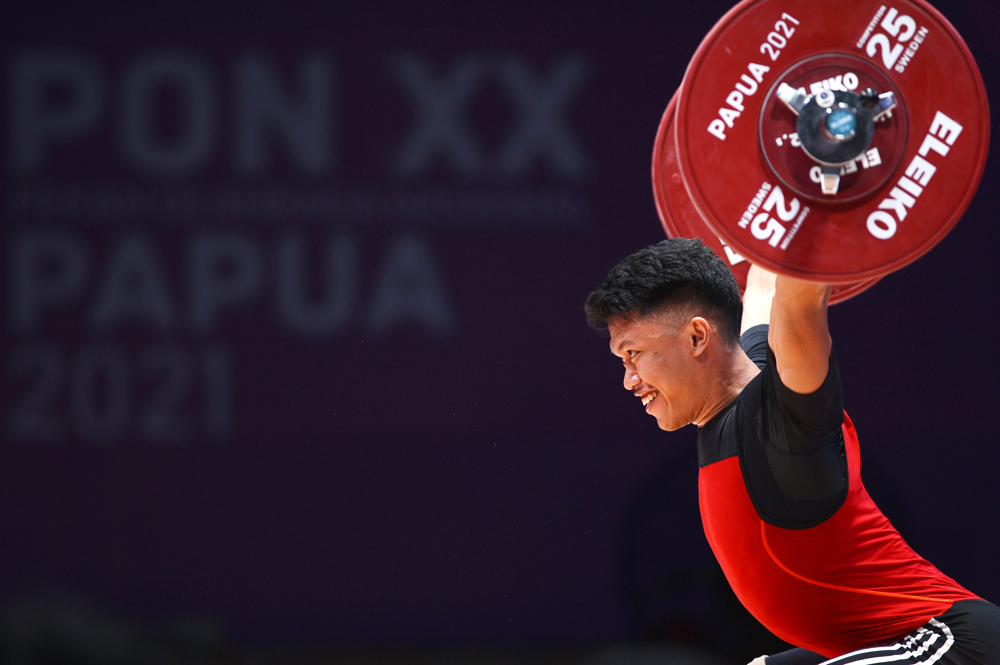 Lifter putra Jawa Tengah Mohammad Yasin 