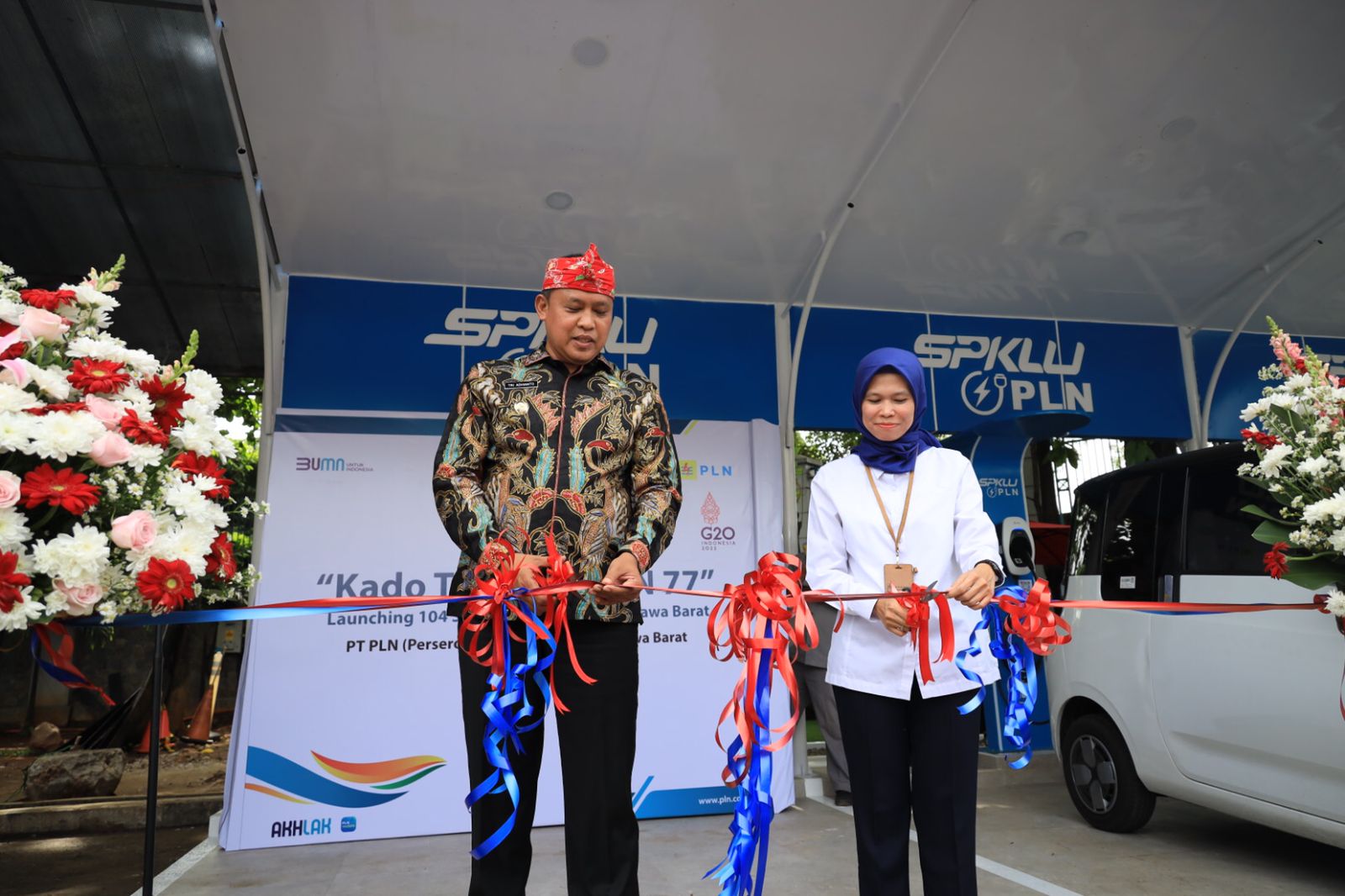 Plt Wali Kota Bekasi Tri Adhianto, Kamis (27/10), secara resmi meluncurkan sebanyak 104 Stasiun Pengisian Kendaraan Listrik Umum milik PLN.