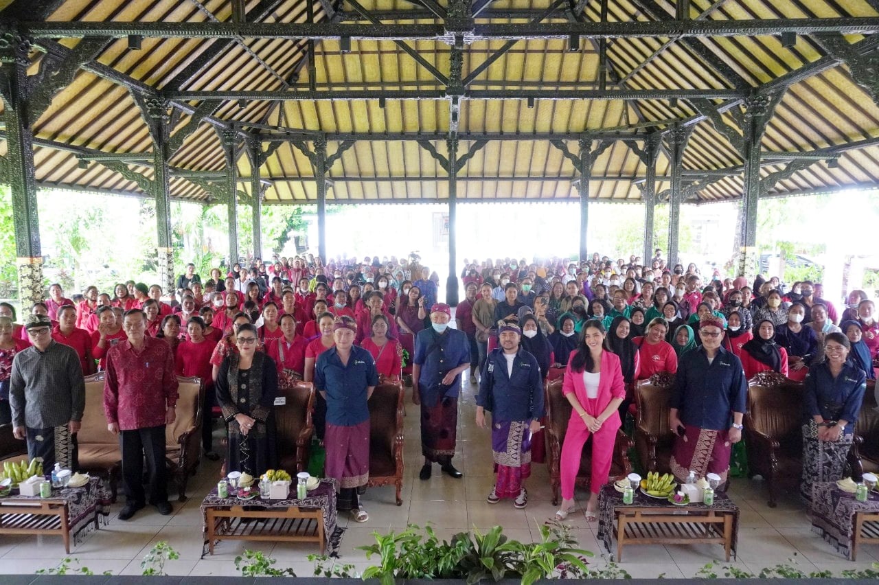  Enesis kembali memberikan edukasi pencegahan demam berdarah melalui Gerakan PSN 3M Plus di Kota Denpasar, Bali.