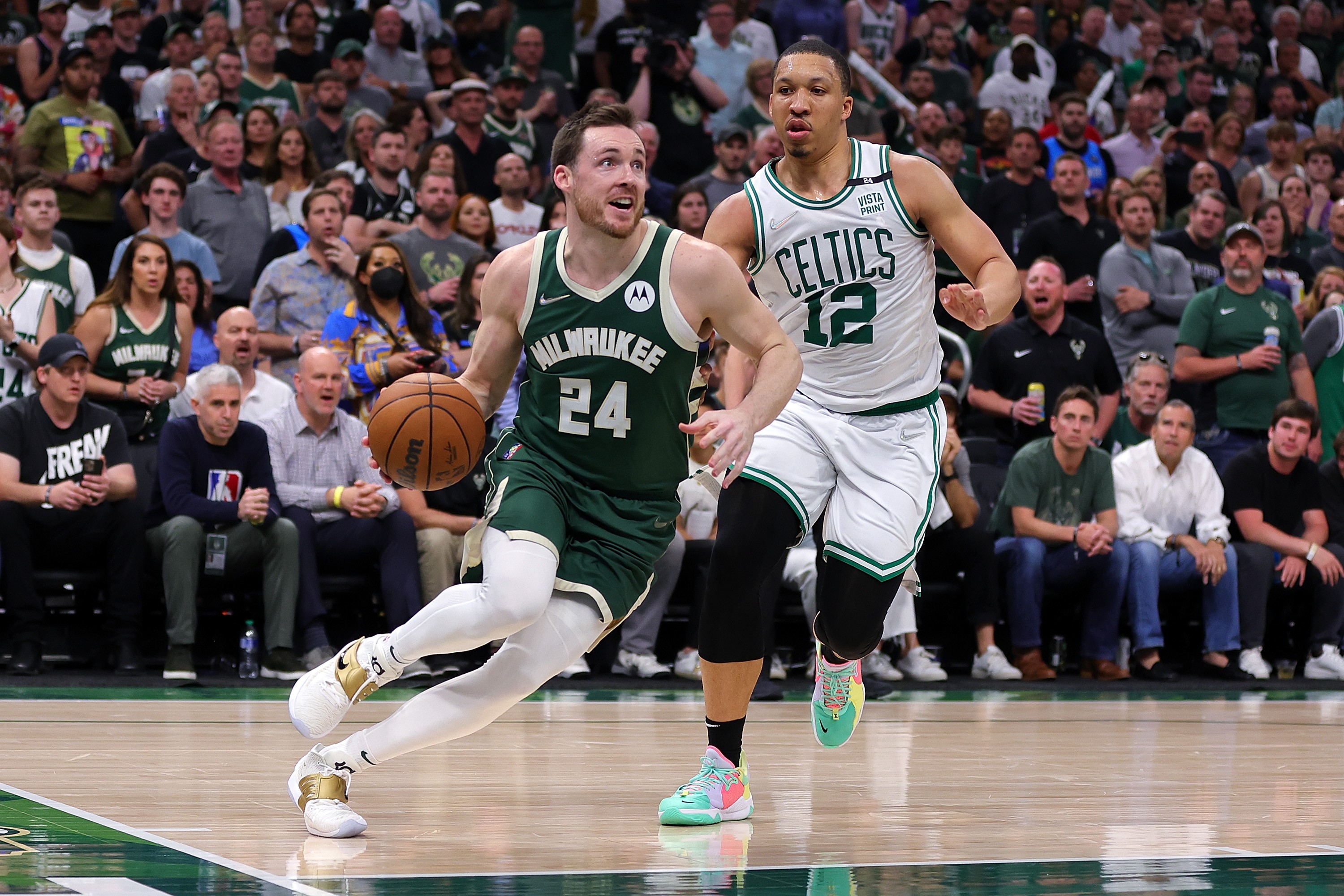 Pebasket Milwaukee Bucks Pat Connaughton