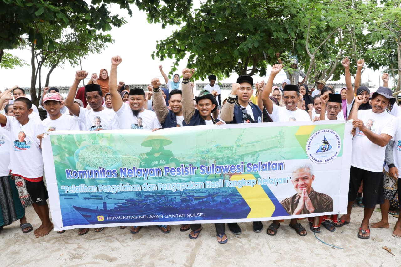 Komunitas Pesisir Nelayan Sulawesi Selatan (Sulsel) menggelar Pelatihan Pengolahan  dan Pengepakan Hasil Tangkap bagi sekitar 100 warga di K