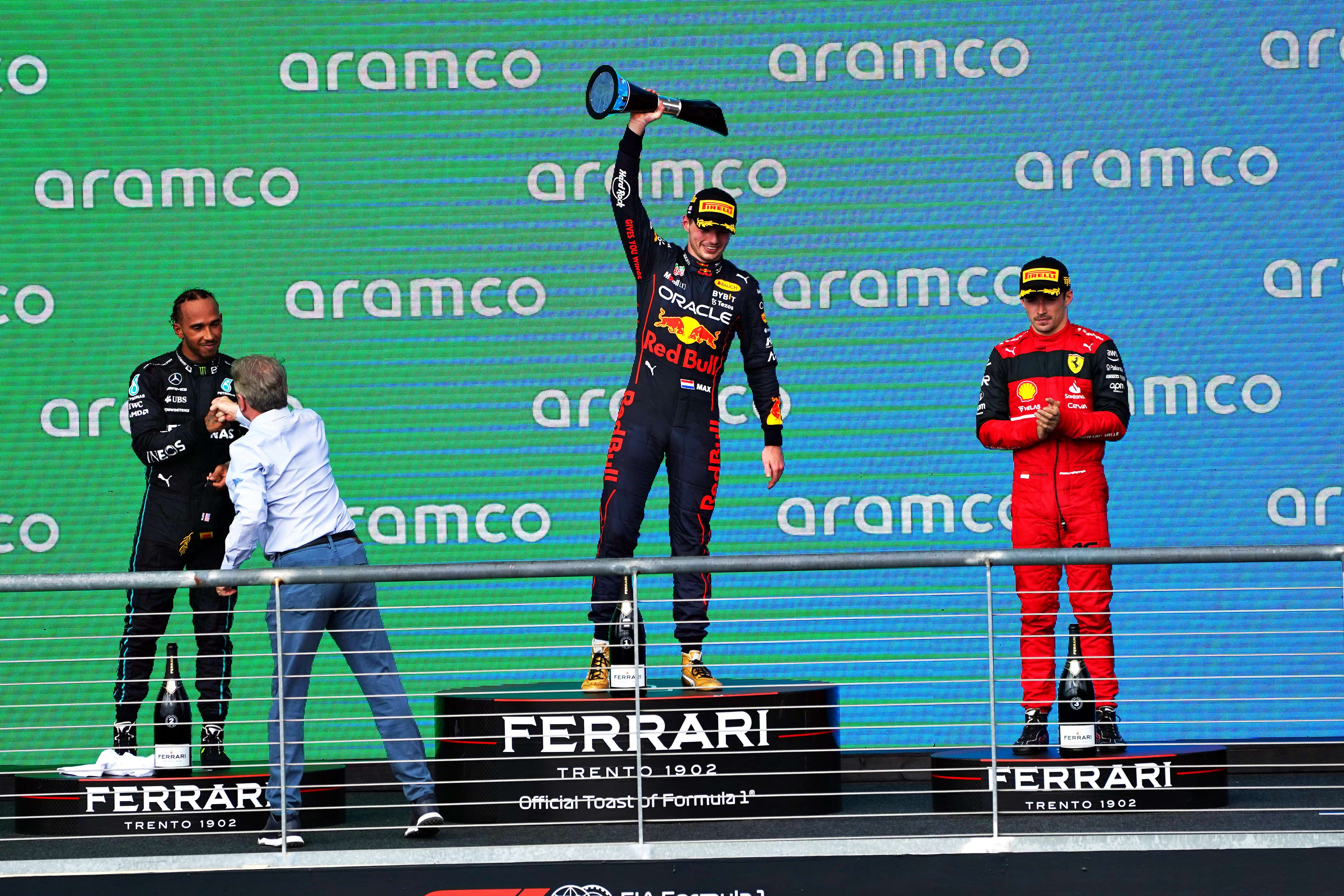 Pembalap Red Bull Max Verstappen melakukan selebrasi usai menjadi juara di GP Amerika