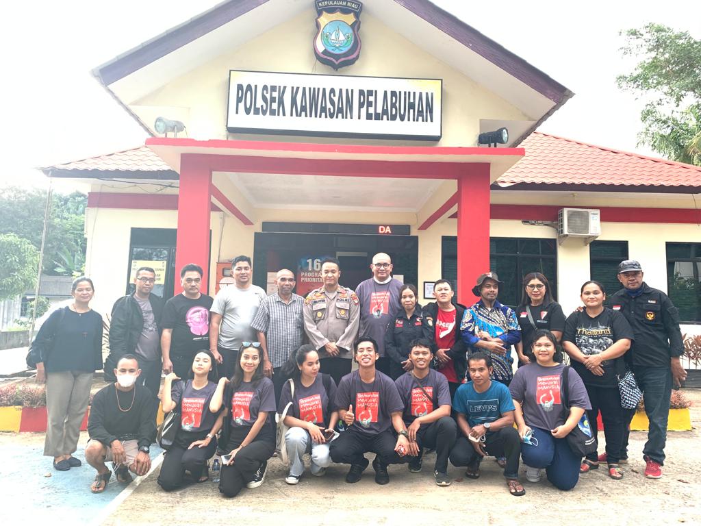 Romo Paschall bersama aktivis KKPPMP beserta jajaran Polres Kawasan Pelabuhan Batam