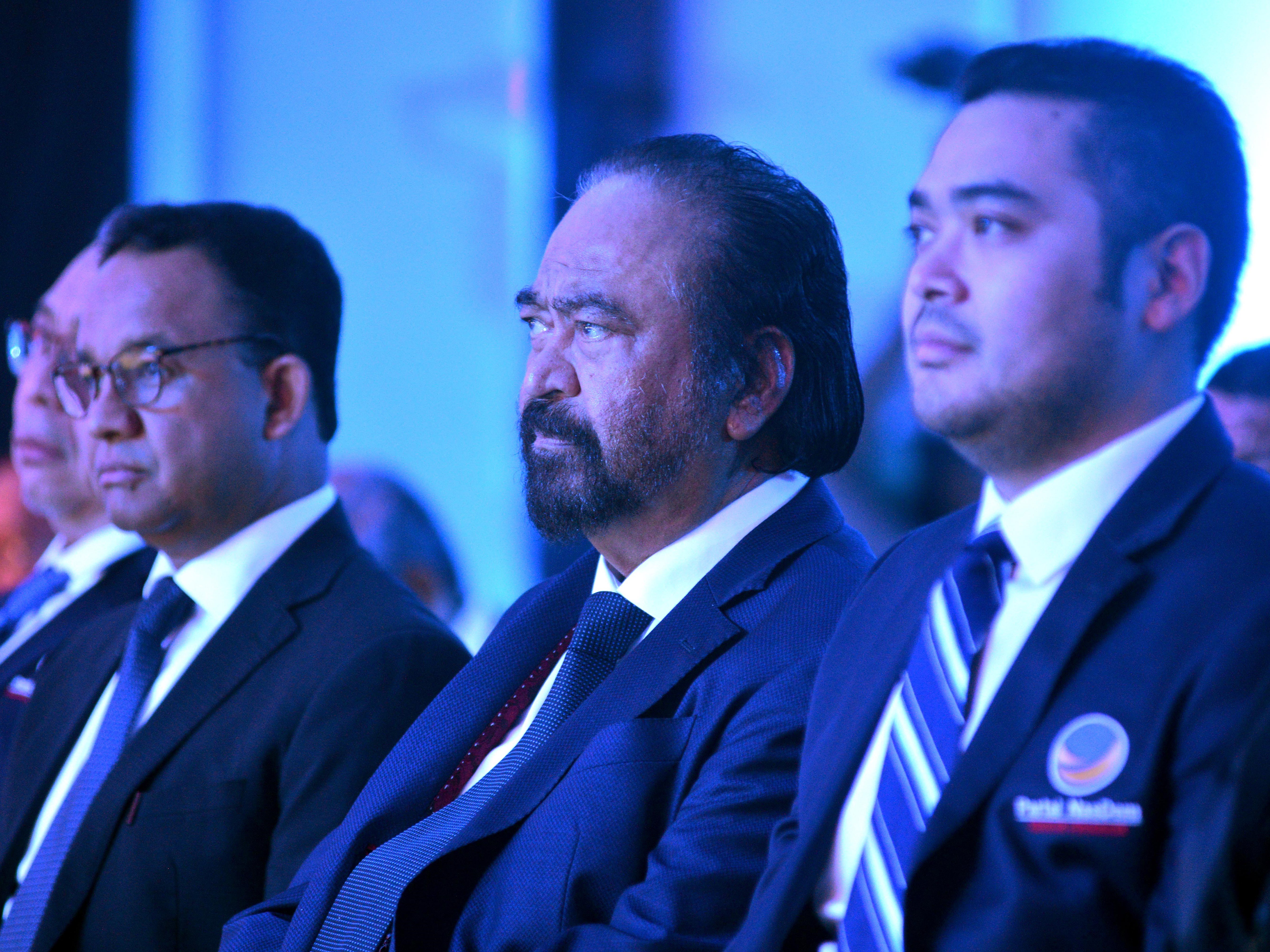 Ketua Umum Partai NasDem Surya Paloh didampingi calon presiden dari Partai NasDem Anies Baswedan.