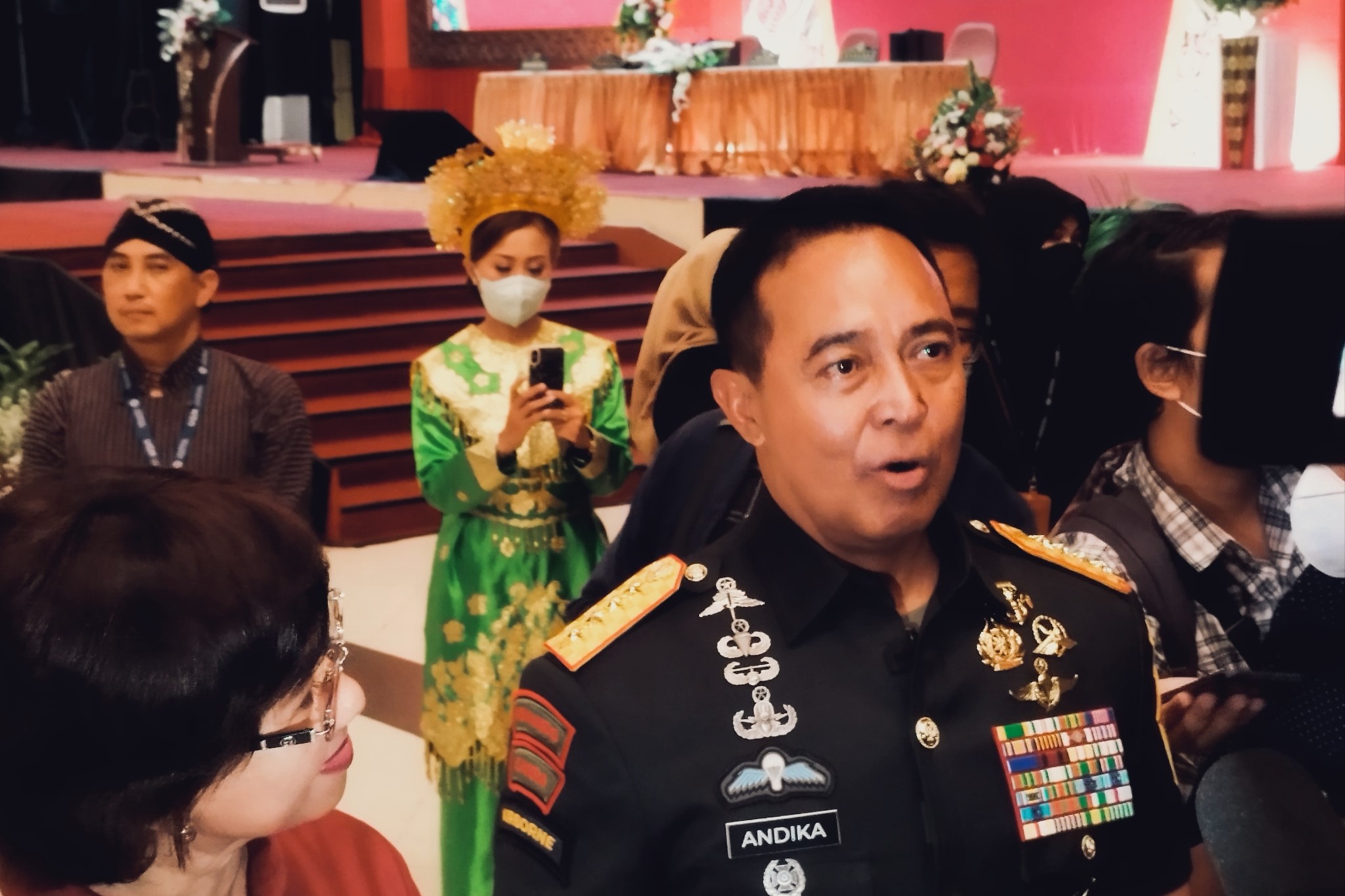 Panglima TNI Jenderal Andika Perkasa saat menghadiri prosesi pelantikan dokter di UGM, Rabu (12/10).