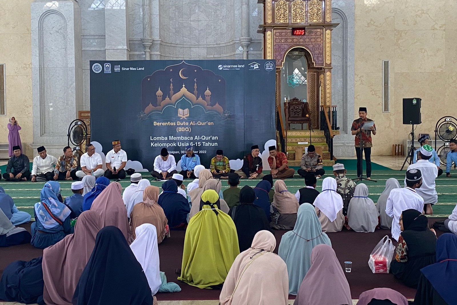 Lomba membaca Al-Qur'an ini diikuti 300 peserta yang terdiri dari usia 6-15 tahun. 
