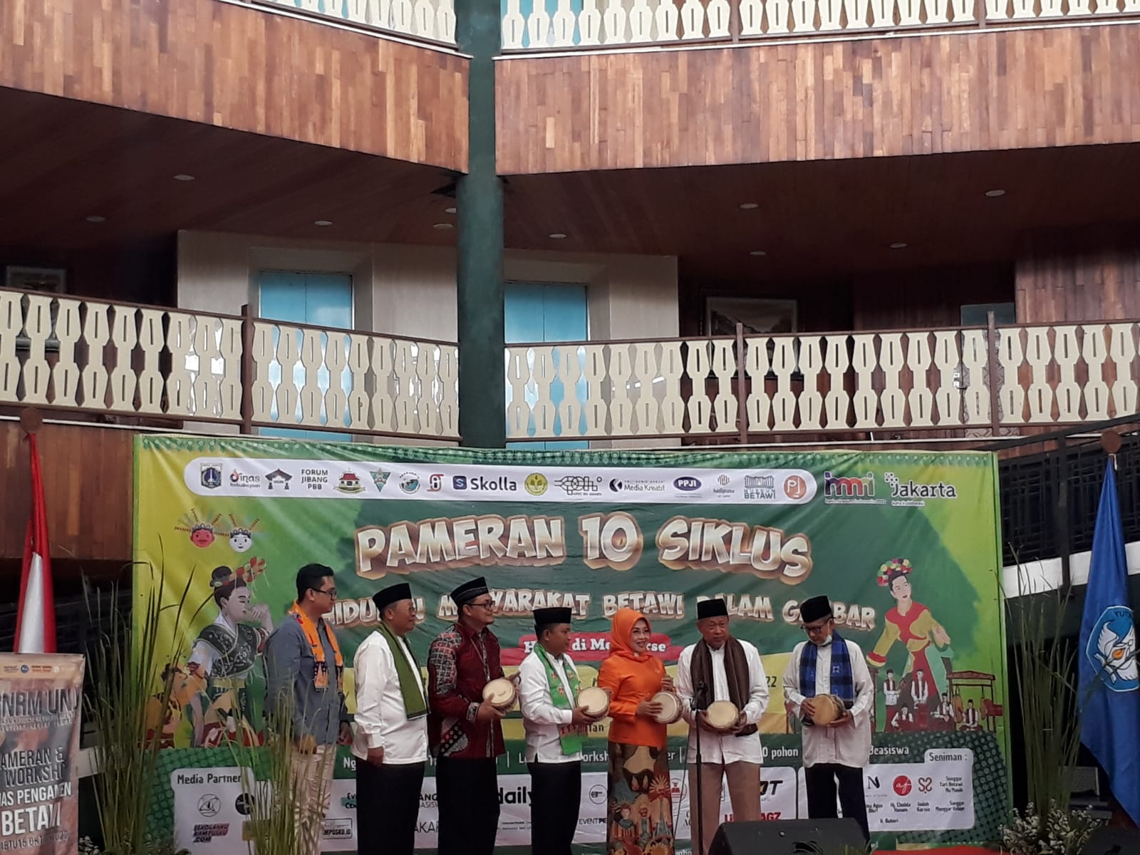 BUDAYA BETAWI: Pembukaan kegiatan Keriaan Budaya Betawi dalam rangka implementasi GNRM 2022 UNJ  di Perkampungan Budaya Betawi Setu Babakan