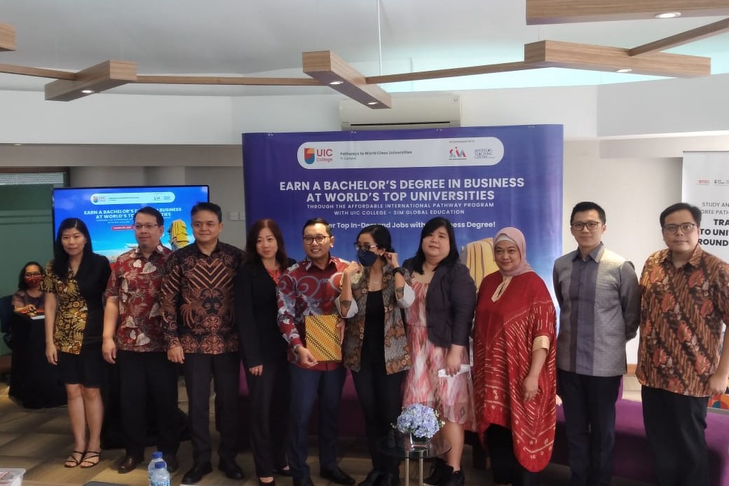 Program ini menjadi satu solusi tepat untuk memenuhi kualifikasi pendidikan sarjana internasional.