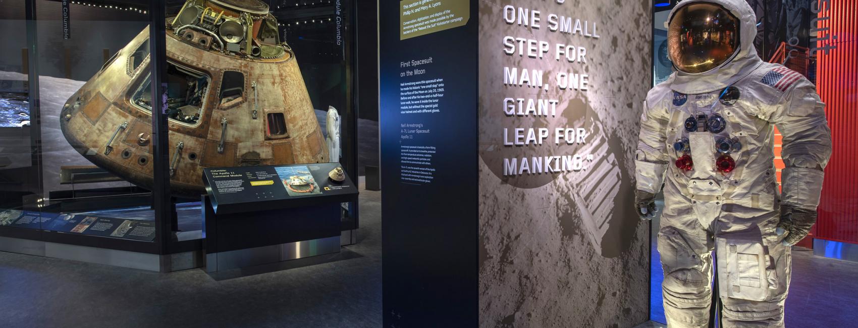 Ruangan di dalam National Air and Space Museum AS