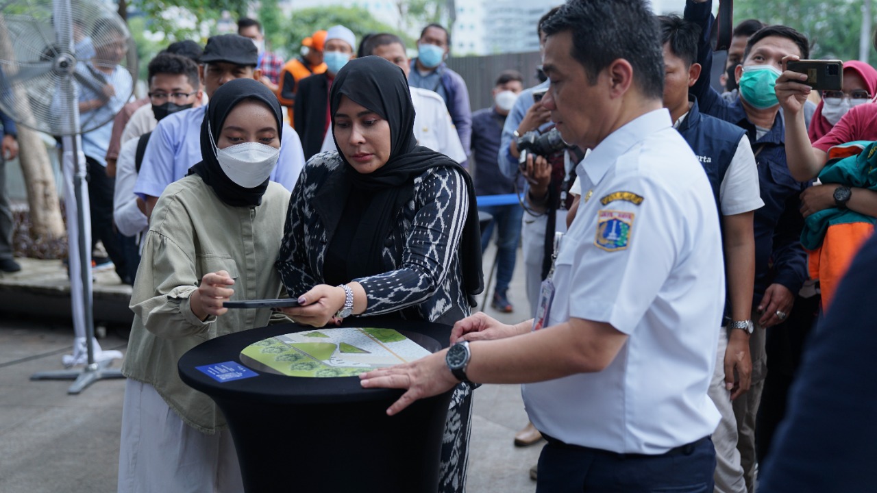 Wagub DKI  Ahmad Riza Patria dalam acara  groundbreaking  Street Kiosk di Taman Budaya Dukuh Atas. 