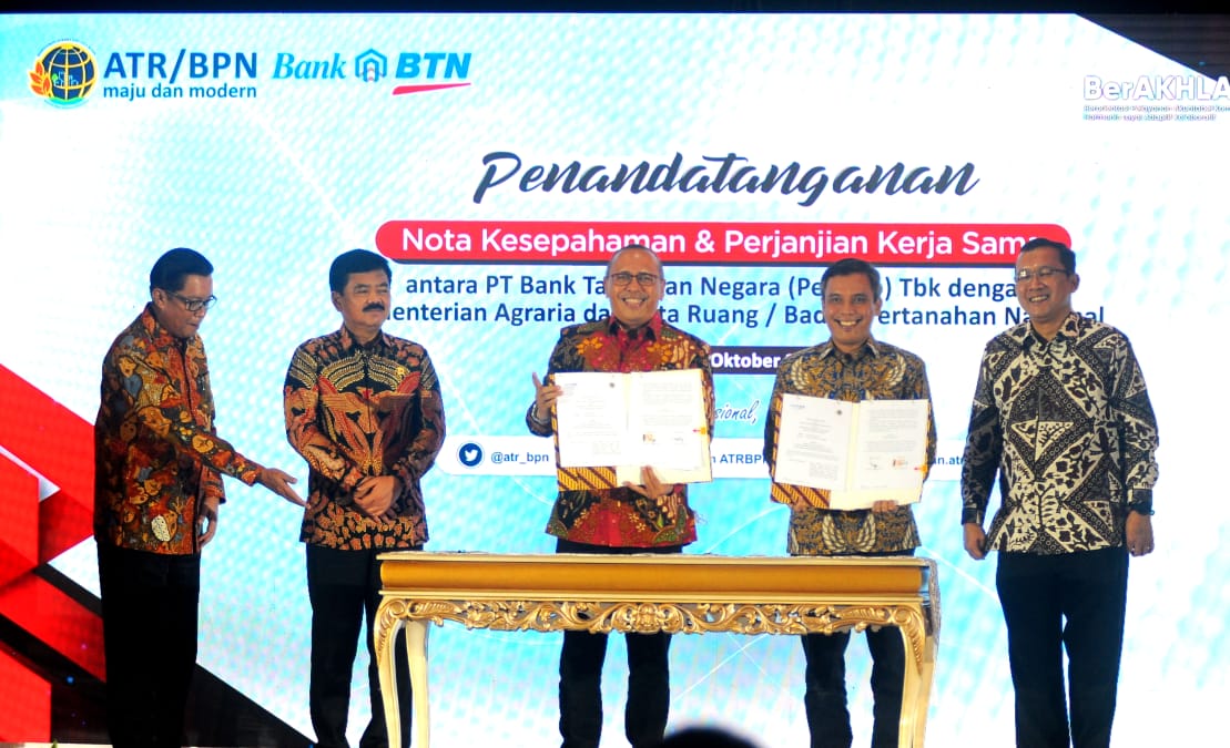 Penandatanganan kerjasama dan nota kesepahaman antara Bank BTN dan Kementerian ATR/BPN di Kantor ATR/BPN Jakarta, Kamis (13/10).