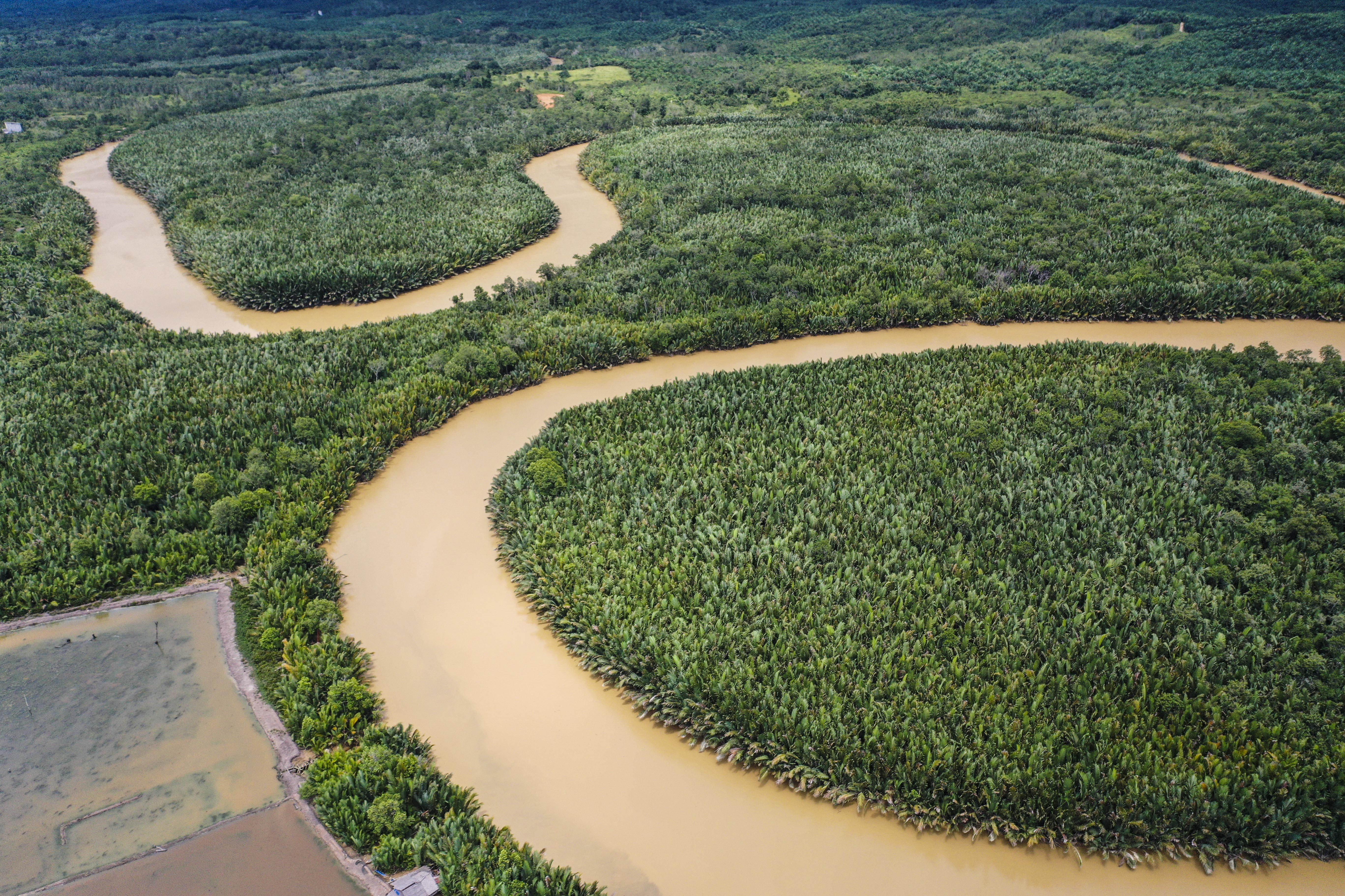 Foto udara jalur logistik dan material khusus untuk pembangunan IKN Nusantara di Kalimantan Timur.