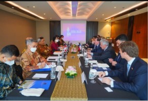 Pembagasan kerja sama energi hijau antara Cile dan Indonesia.