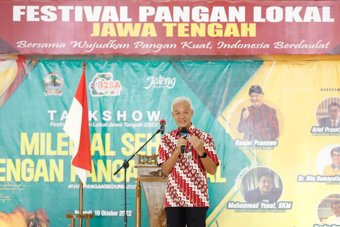 Gubernur Ganjar Pranowo menbuka festival pangan lokal Jawa Tengah hasil kreasi masyarakat dengan aneka bahan, di Boyolali, Rabu (19/10/2022)