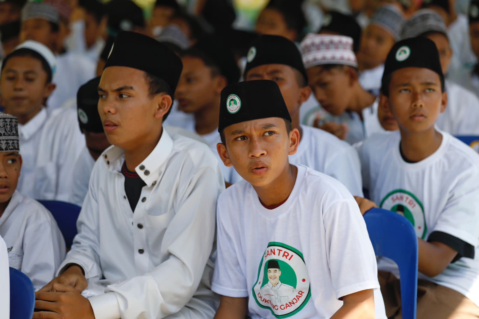 Ratusan santri di Pondok Pesantren Tahfizul Quran di Desa Lubuk Saban, Kecamatan Pantai Cermin, Kabupaten Serdang Bedagai, gelar doa bersama