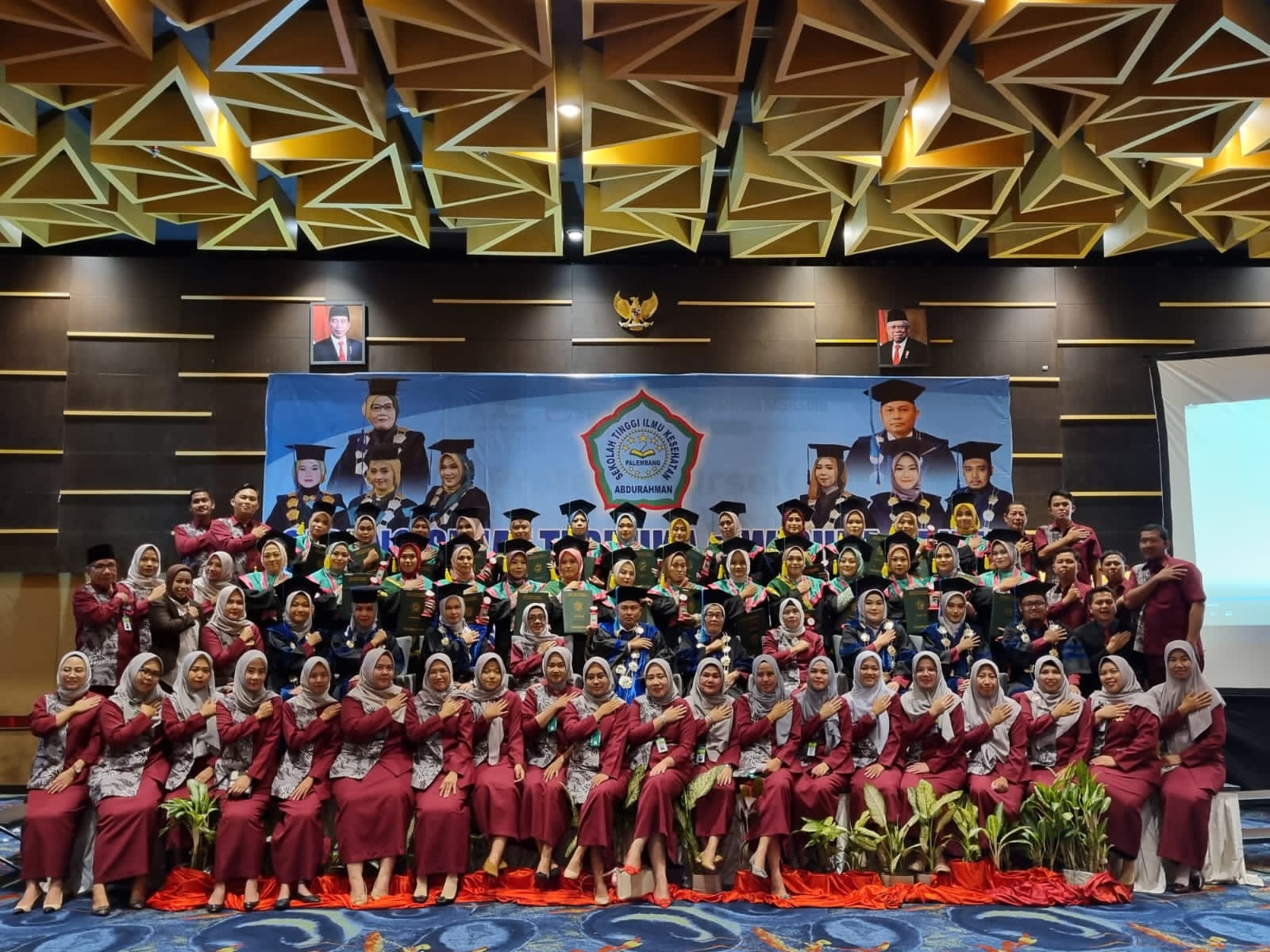 Suasana wisuda di ASTON Palembang Hotel & Conference