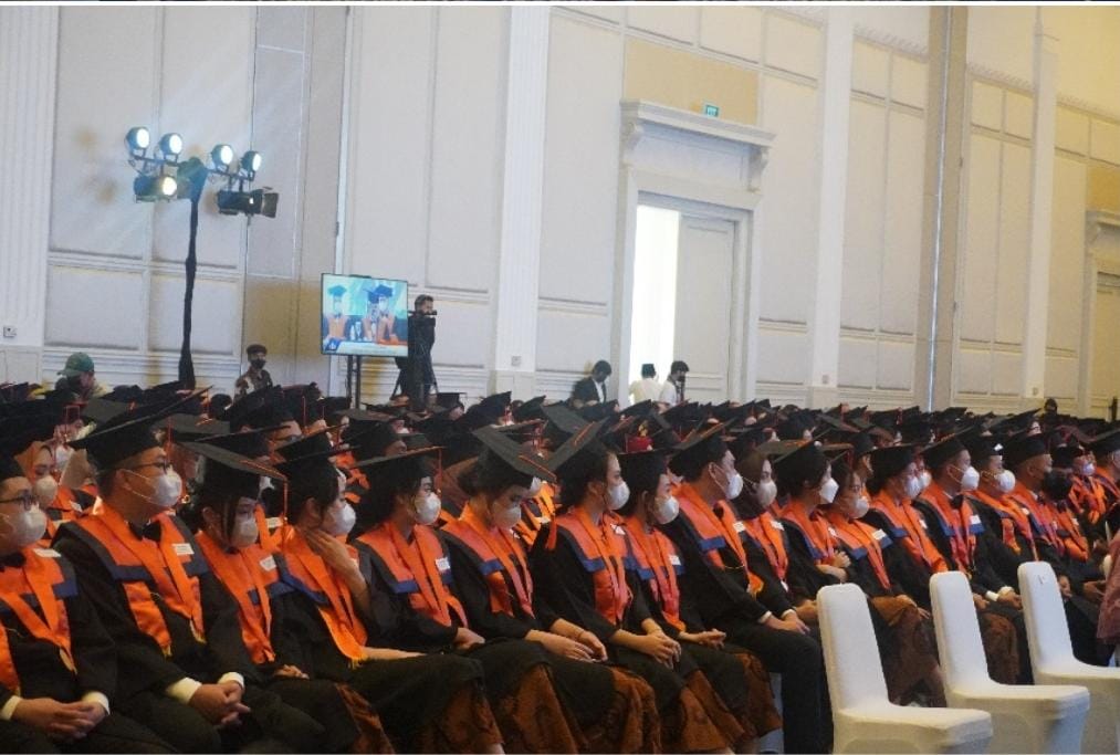 Momen wisuda STP Trisakti