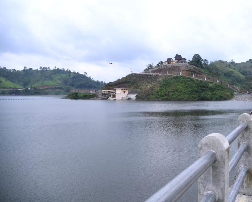Bendungan Tapin yang berlokasi di Kabupaten Tapin, Kalimantan Selatan (Kalsel) merupakan bendungan multifungsi.