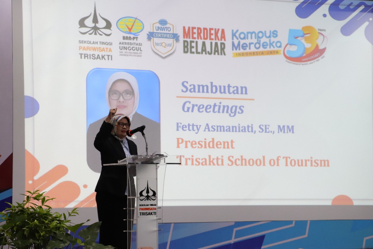 Ketua STP Trisakti Fetty Asmaniati saat membuka Job Fair 2022