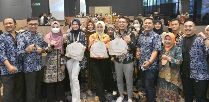 Ketua Dekranasda Jawa Barat Atalia  Praratya menghadiri pembukaan Tlatah Nusantara di Mercure Bandung City Center