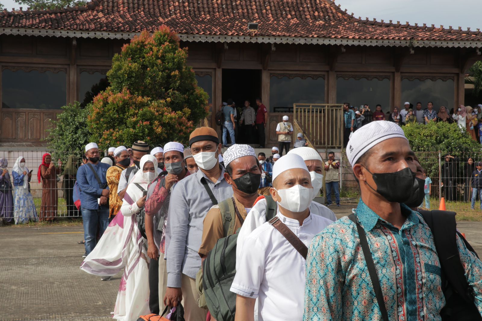 Sebanyak 70 orang warga Kabupaten Tanah Bumbu, Kalimantan Selatan siap berangkat ibadah umroh gratis, Sabtu (22/10/2022).