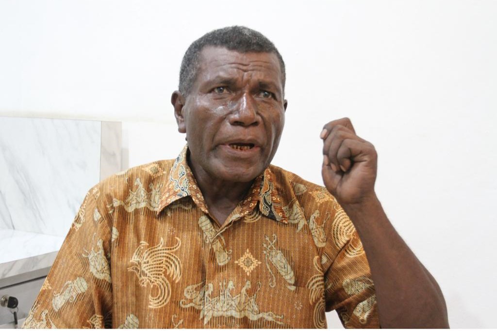 Tokoh adat dari Tanah Tabi, Jayapura, Septinus Tibo.