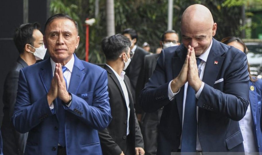 Ketua Umum PSSI Mochamad Iriawan bersama Presiden FIFA Gianni Infantino