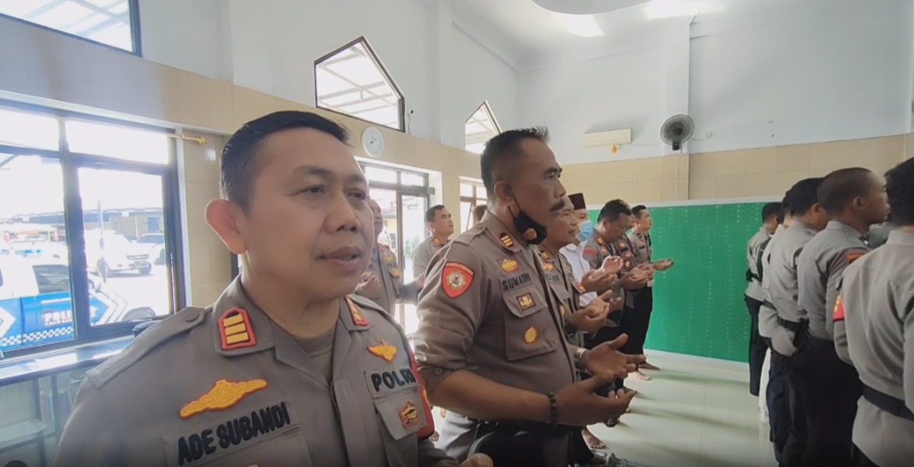 Masyarakat Gelar Salat Gaib bagi Korban Tragedi Kanjuruhan