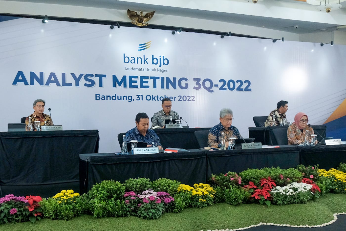 Direktur Utama bank bjb Yuddy Renaldi dalam paparan analyst meeting  triwulan III 2022, Senin sore (31/10),.