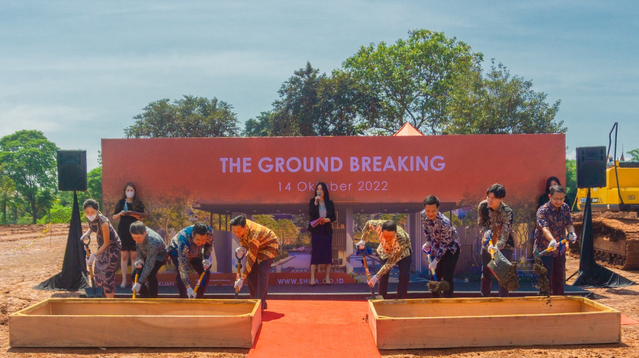 Jajaran Direksi PT Diamond Development Indonesia dan PT Pakuan Tbk saat prosesi Groundbreaking Cluster Tilia
