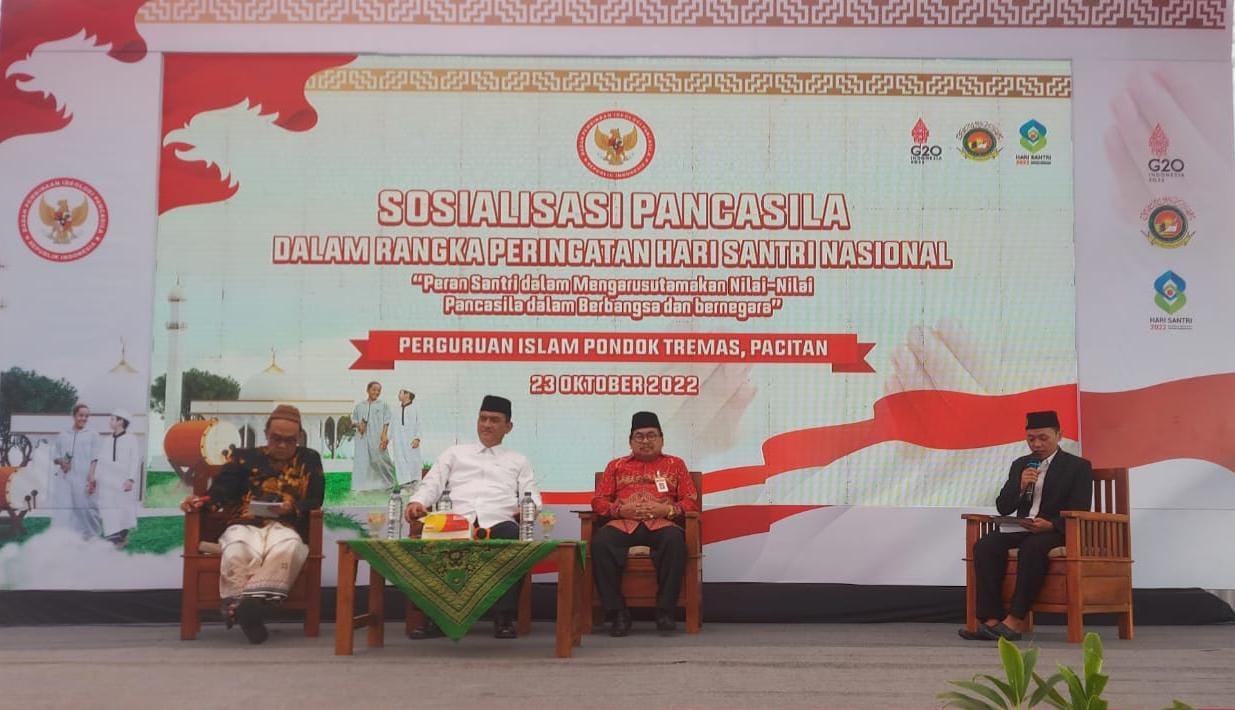 seminar kebangsaan pada Sosialisasi Pancasila dalam rangka Peringatan Hari Santri Nasional Tahun 2022