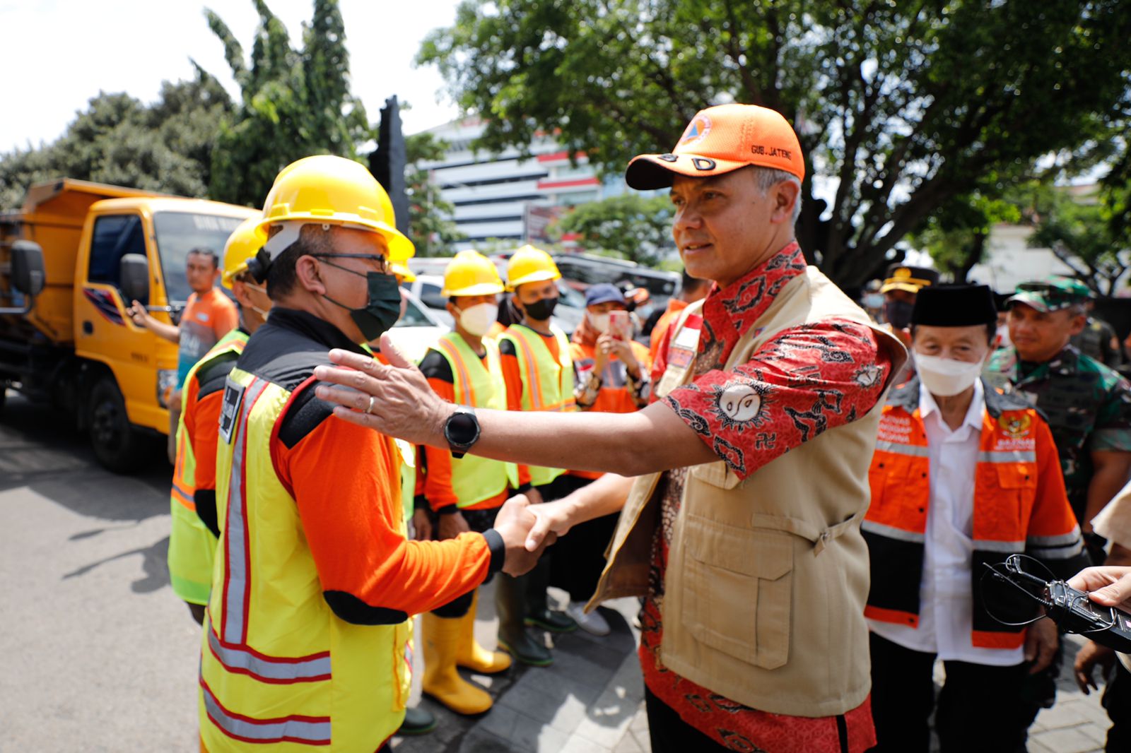 Gubernur Jawa Tengah Ganjar Pranowo sai memimpin Apel Kesiapsiagaan Menghadapi Ancaman Bencana di halaman kantor Pemprov Jateng, ke