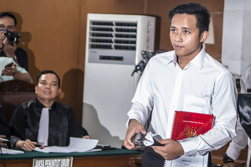 Terdakwa kasus pembunuhan Brigadir J, Richard Eliezer mengikuti sidang perdana di Pengadilan Negeri Jakarta Selatan, Selasa (18/10). 