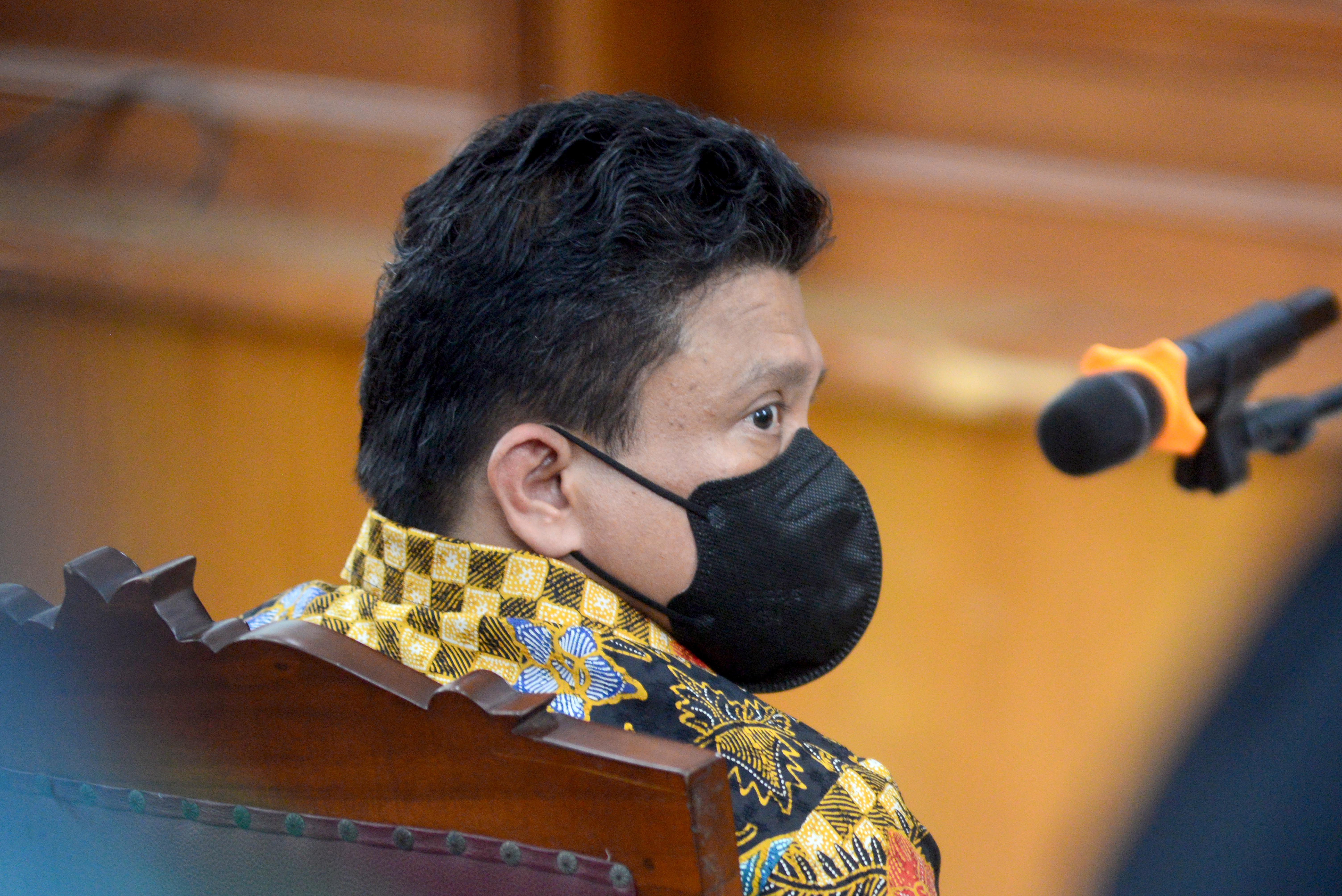 Terdakwa pembunuhan berencana Ferdy Sambo menjalani sidang perdana di Gedung Pengadilan Negeri Jakarta Selatan, Jakarta, Senin (17/10)..