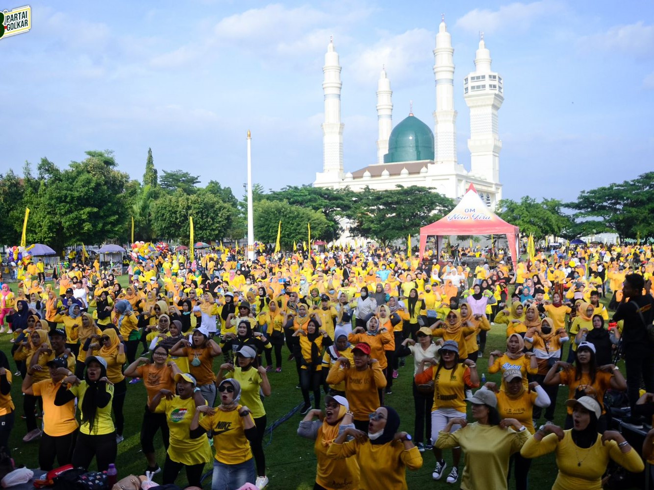 Pada Minggu (16/10) puluhan ribu manusia dari lintas usia, lintas strata, lintas agama, dan lintas profesi berkumpul untuk berolahraga.