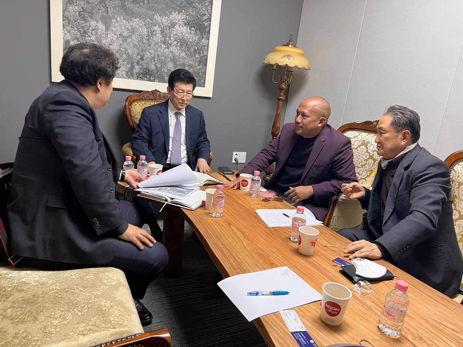 Dirut KSP Sarana Properti Ridi Djajakusuma bersama Brandon Choi Vice Chairman KGT Asset Management, Dong Bok Shin SEO-Hyun Partners LLC, HD 