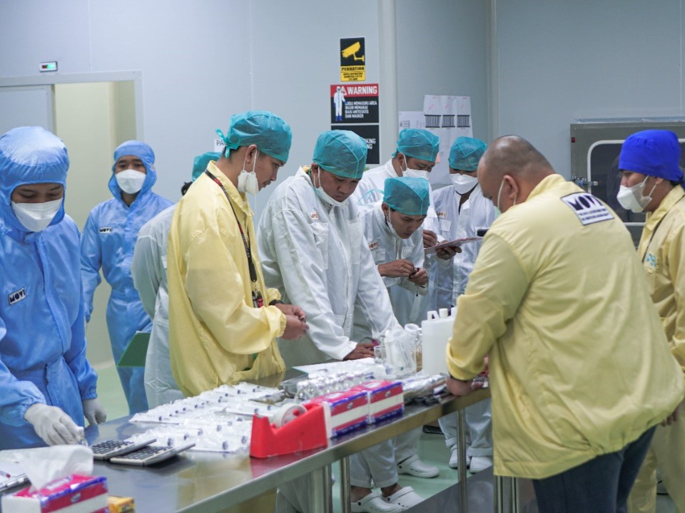 Sosialisasi cara pembuatan e-likuid yang baik dan benar secara higienis. 