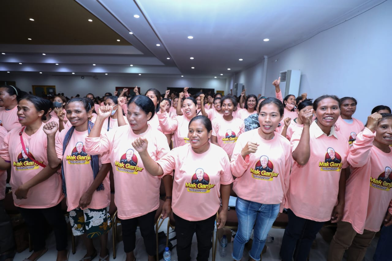 Relawan mak ganjar NTT menggelar doa bersama menurut kebiasaan agama Islam, Kristen, Katolik, Hindu dan Budha, Senin (10/10) untuk kebaikan 