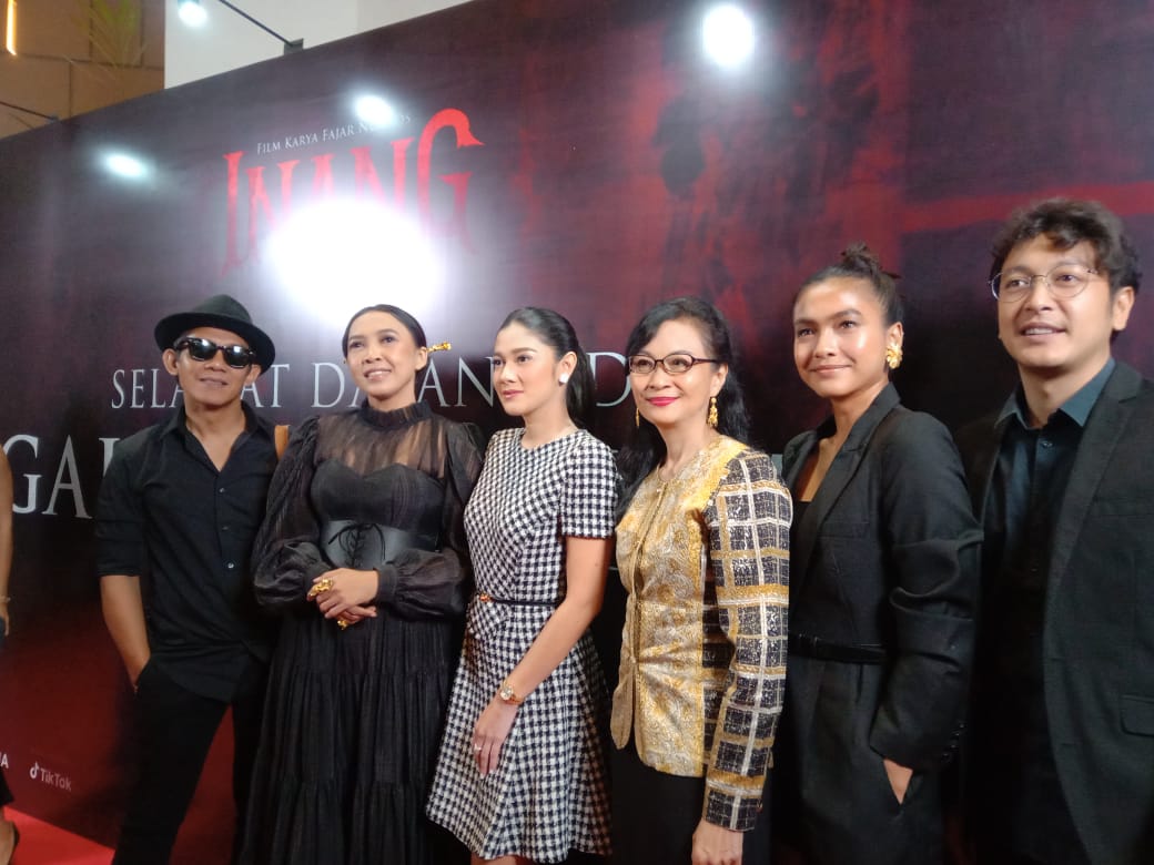Sebnagian dari para pemeran film Inang