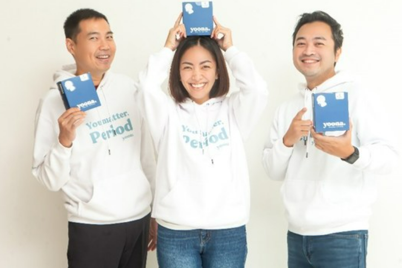 Pembalut berbahan plastik umumnya membutuhkan waktu hingga ratusan tahun untuk terurai sehingga membawa pengaruh besar terhadap lingkungan.