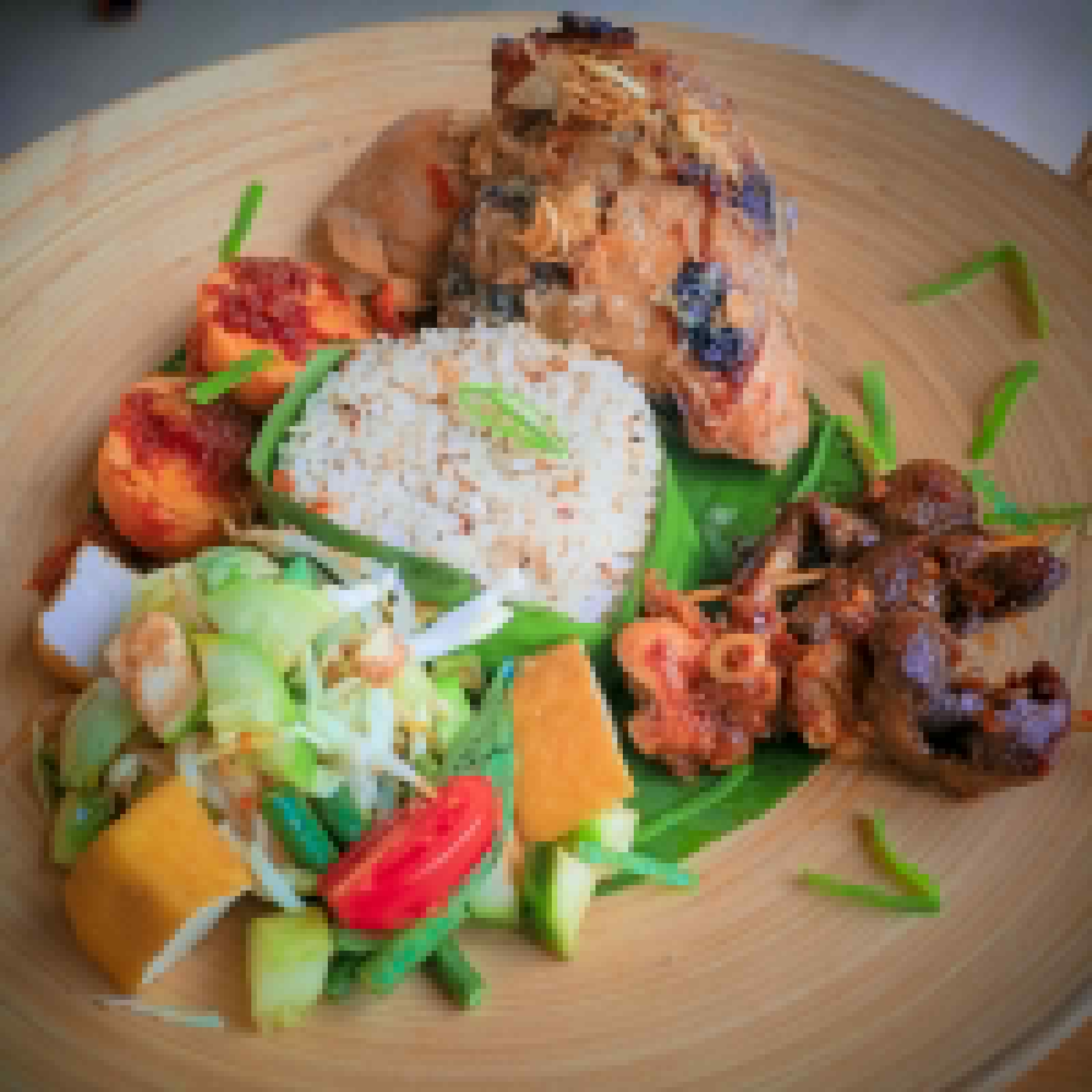 Sajian nasi campur ayam bakar santan dari chef Aston Pasteur Bandung