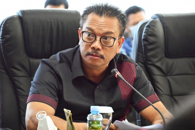 Anggota komisi IX DPR RI Edy Wuryanto saat mengikuti diskusi dengan Direktur RSUD Ulin di Banjarmasin, Kalsel, Rabu (12/10).