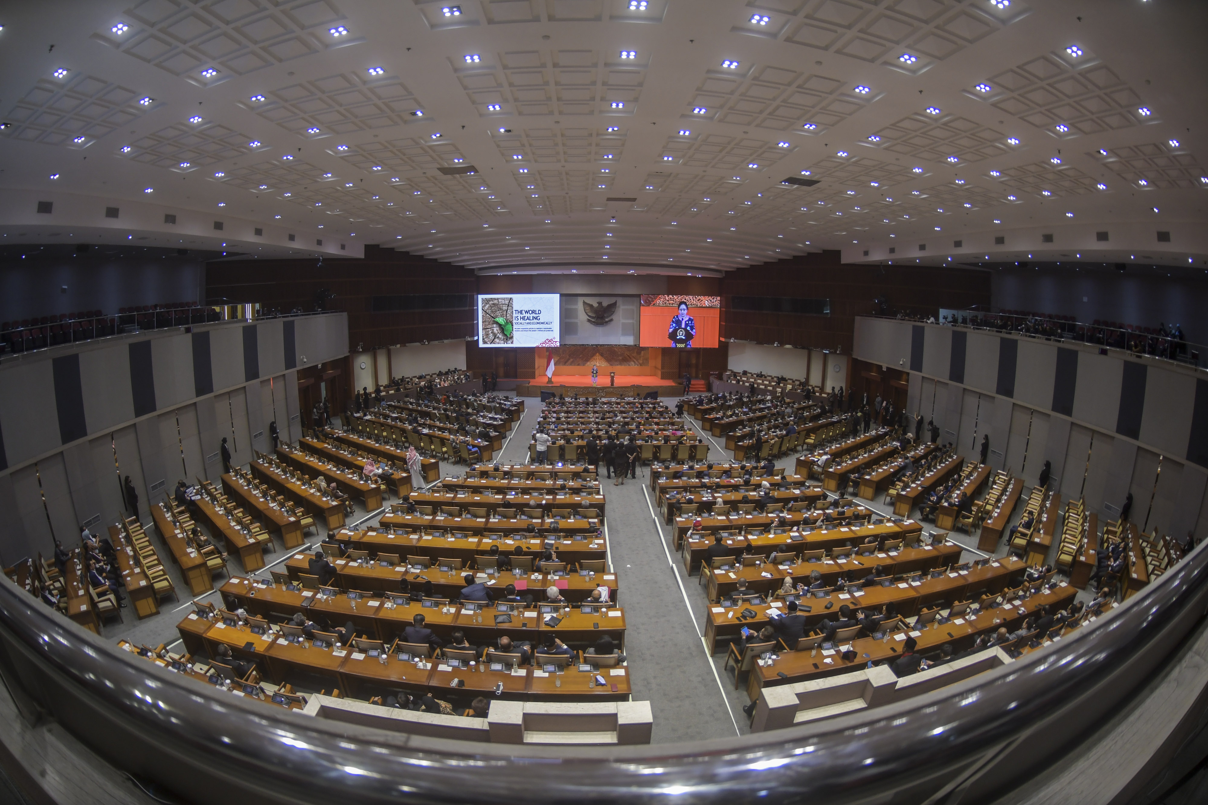 Suasana pembukaan Parliamentary Forum and the 8th G20 Parliamentary Speakers' Summit (P20) di Gedung Nusantara II, Senayan, Jakarta.