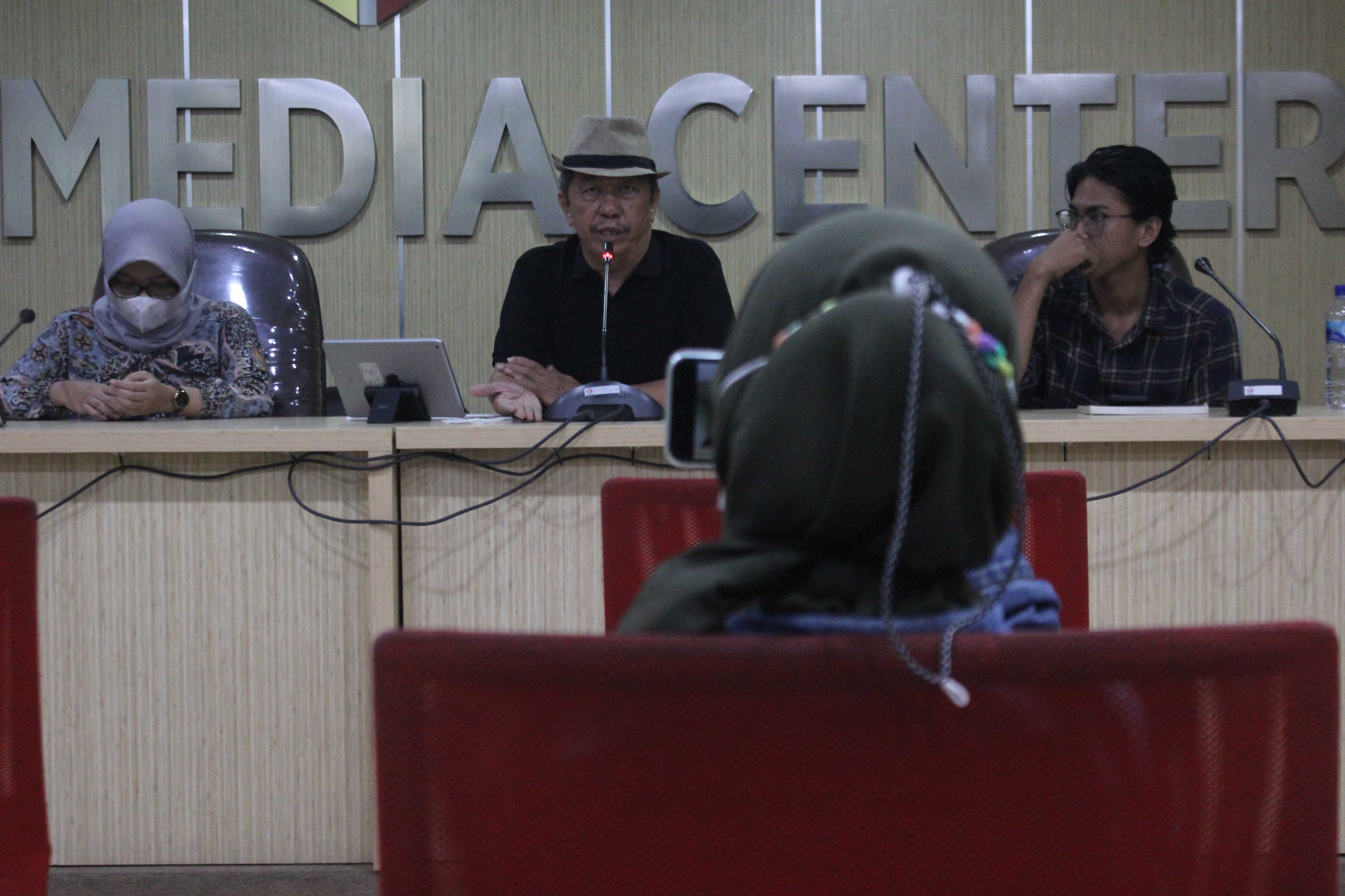  Sekjen KIPP Kaka Suminta (tengah).